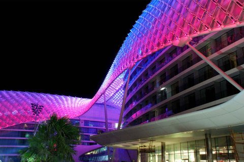 نورپردازی مدرن نمای ساختمان