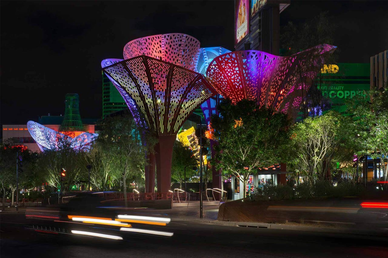 استفاده از نورپردازی در فضای باز برای ایجاد یک واحد شهری